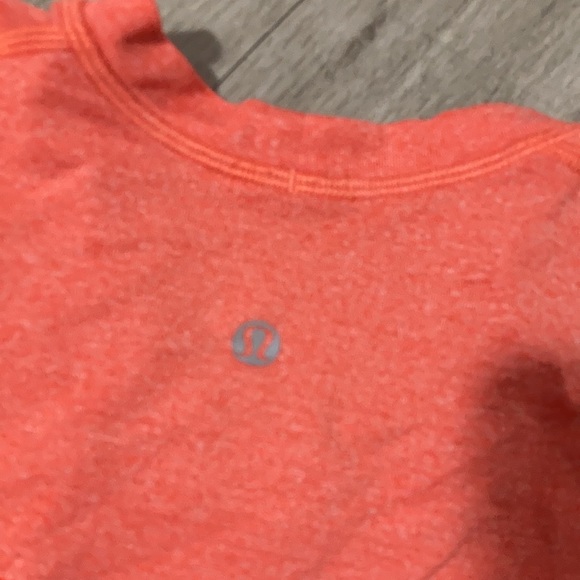 Lululemon with flaws - Picture 3 of 3